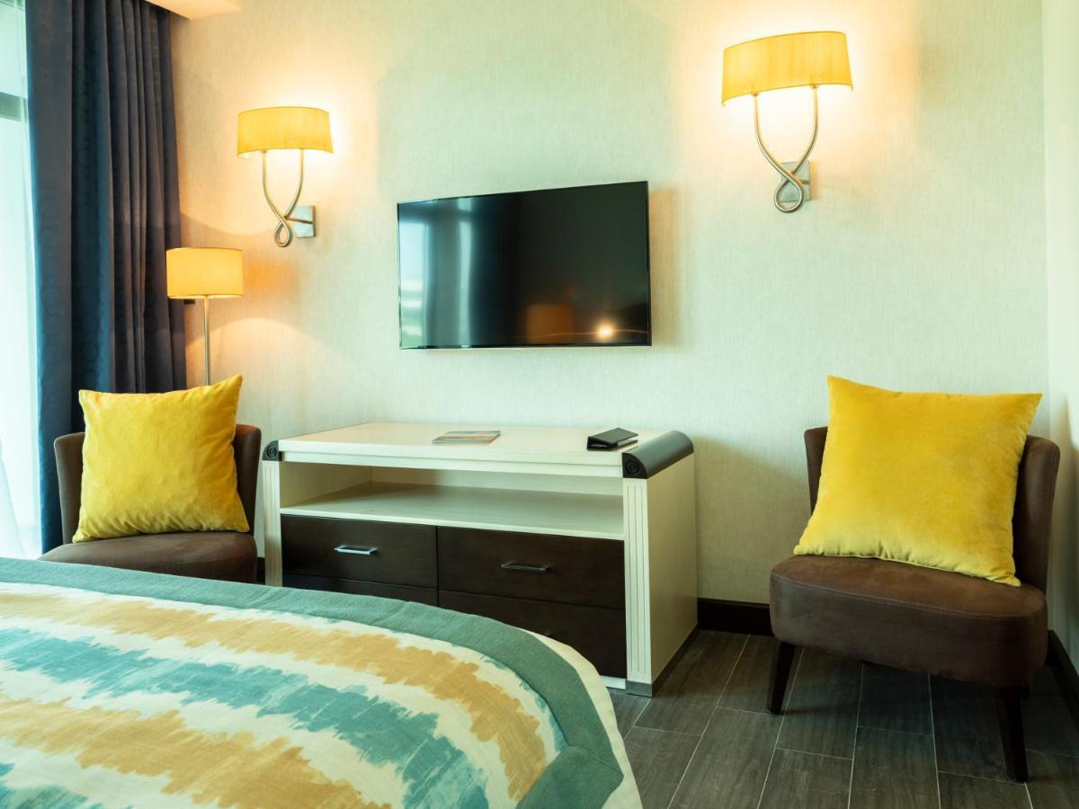 Retaj Salwa Resort & Spa Doha Exterior foto A television in a hotel room