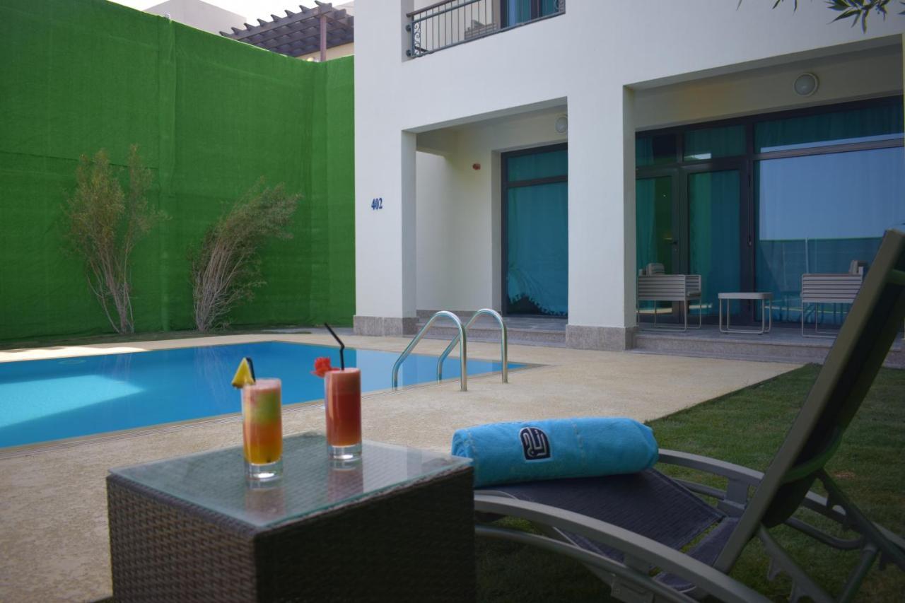 Retaj Salwa Resort & Spa Doha Exterior foto The swimming pool at the hotel