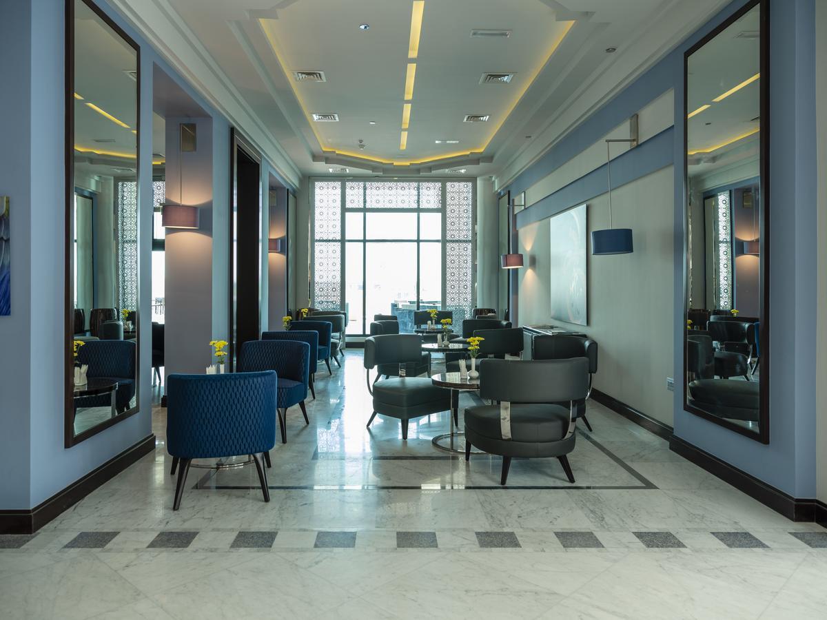 Retaj Salwa Resort & Spa Doha Exterior foto The lounge at the airport
