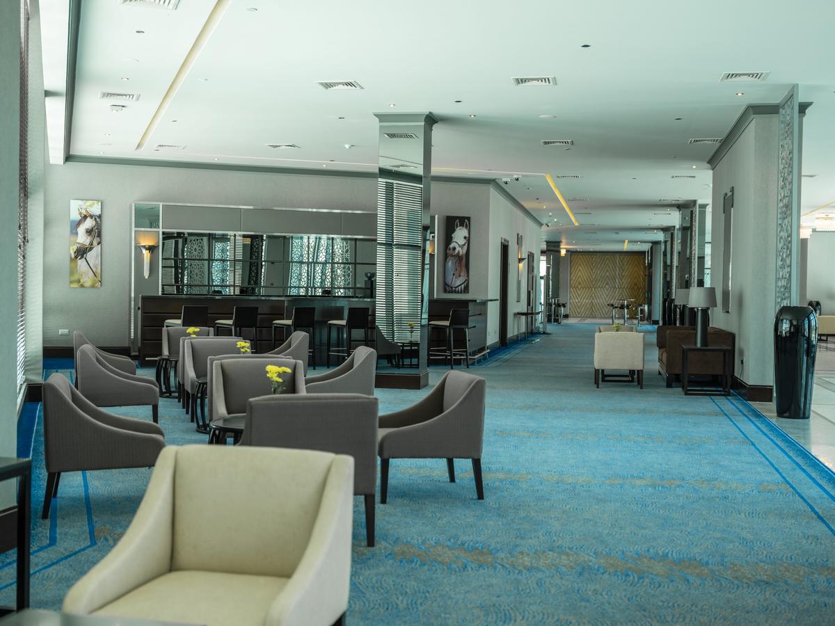 Retaj Salwa Resort & Spa Doha Exterior foto The lounge at the airport