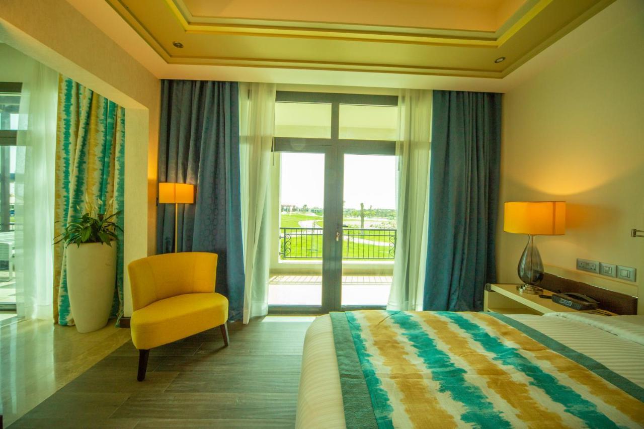 Retaj Salwa Resort & Spa Doha Exterior foto A bedroom at the hotel