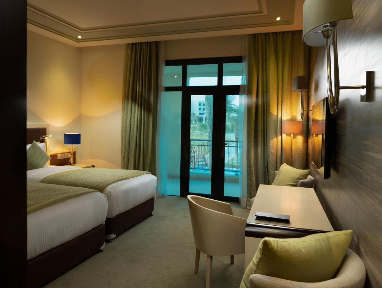 Retaj Salwa Resort & Spa Doha Exterior foto A room at the hotel