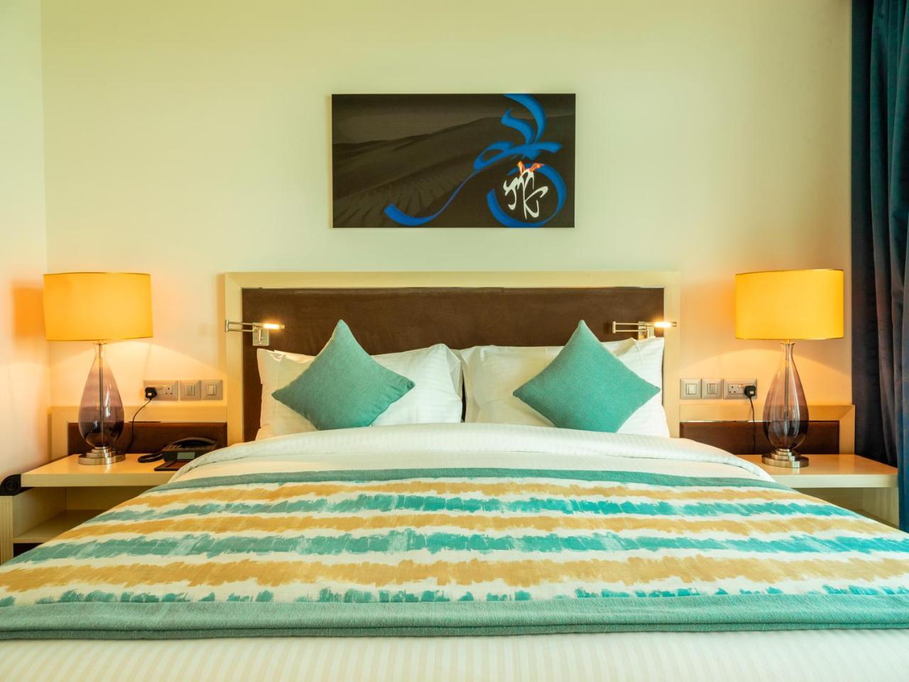 Retaj Salwa Resort & Spa Doha Exterior foto A bedroom at the hotel