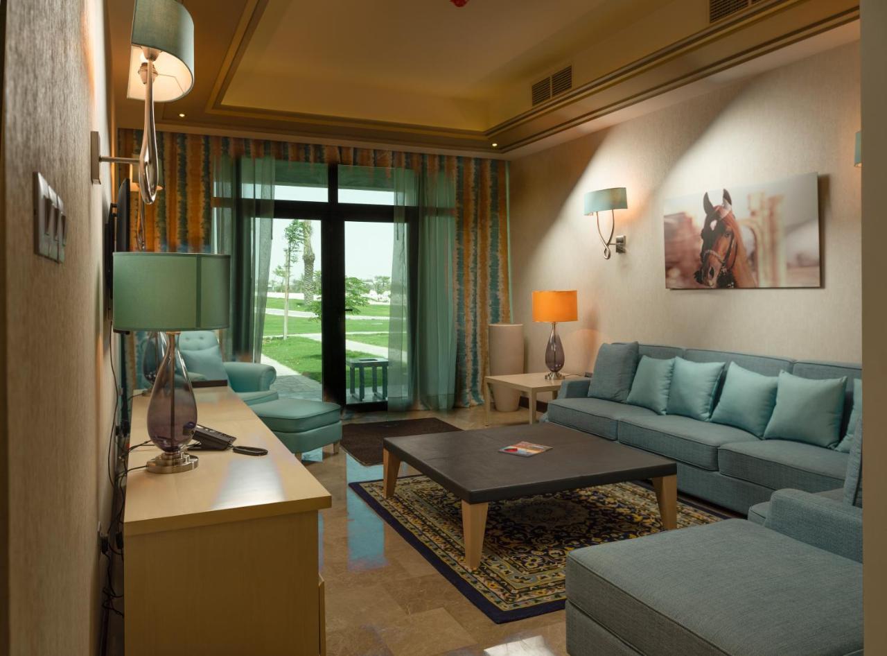 Retaj Salwa Resort & Spa Doha Exterior foto A living room in a suite at the Ritz-Carlton, Dubai