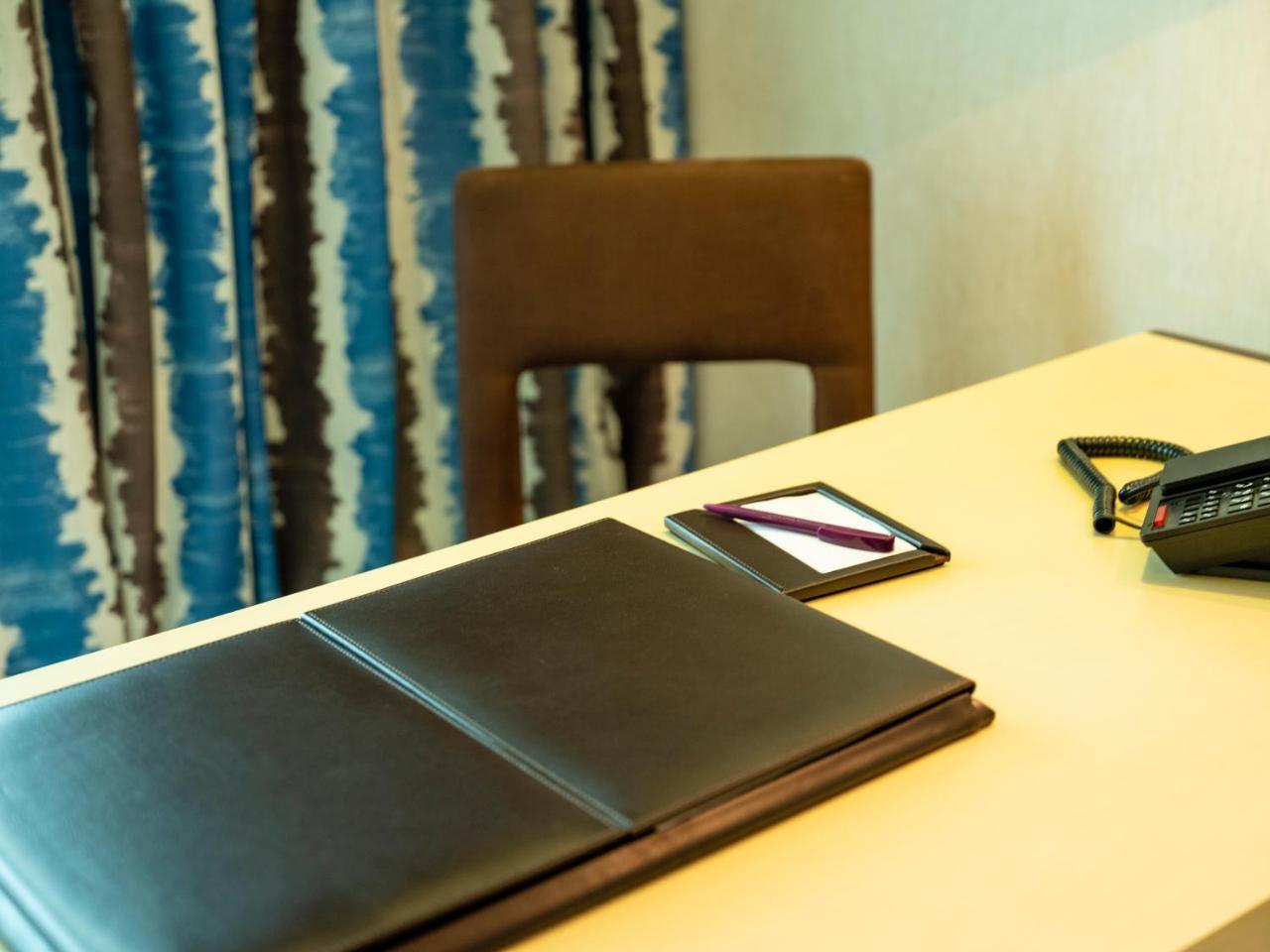 Retaj Salwa Resort & Spa Doha Exterior foto A guest room at the hotel